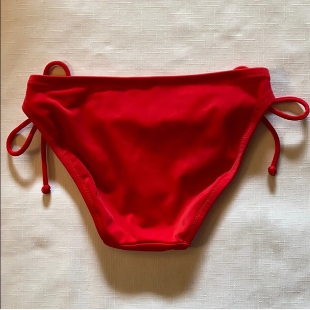 NWOT Victoria’s Secret String Bikini Red Bow Side Ties Lined⭐️⭐️⭐️⭐️⭐️